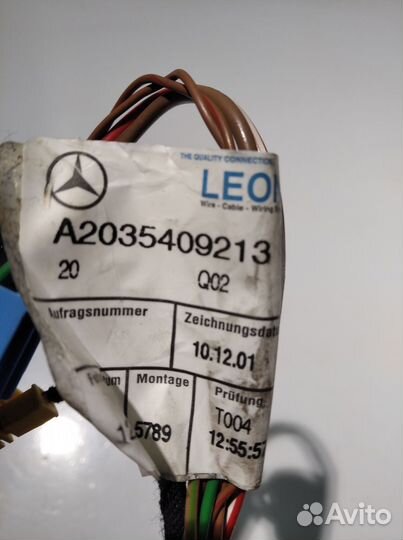 Коса передней правой двери Mercedes w203