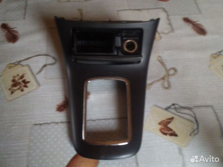 Накладка селектора кпп Тойота Авенсис 2003-2008