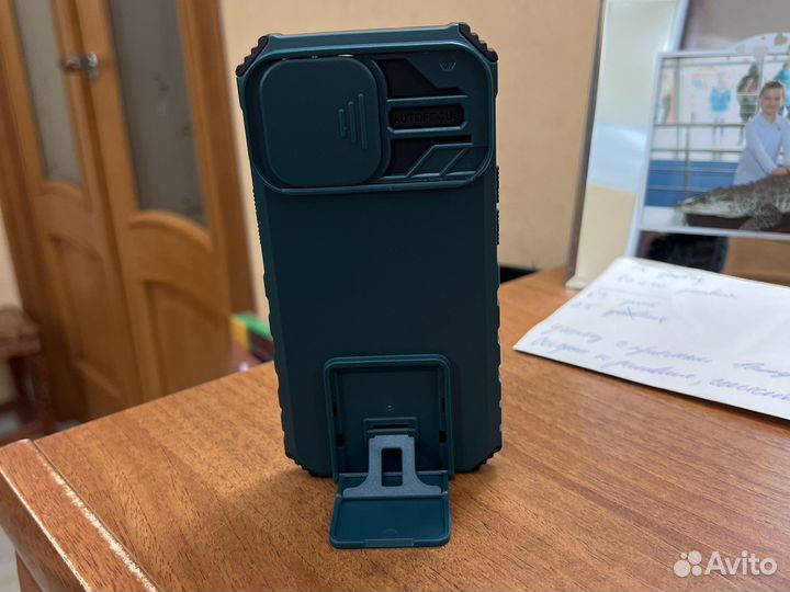 Чехол на iPhone 13 про зелёный