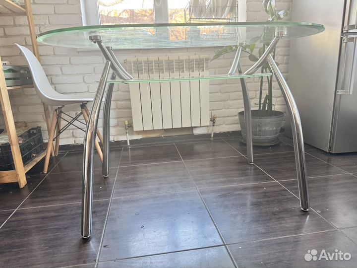 Стол стеклянный