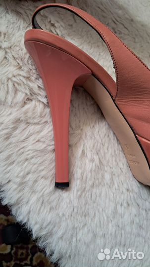 Фирменные босоножки коралловые Mario cerutti