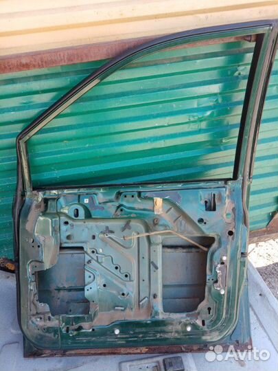 Дверь передняя правая Dodge Caravan grand 3.3 1997