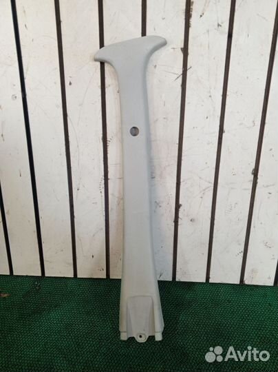 Накладка центральной стойки правая Laga Granta FL