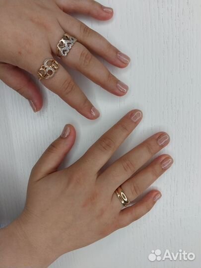 Модель на маникюр