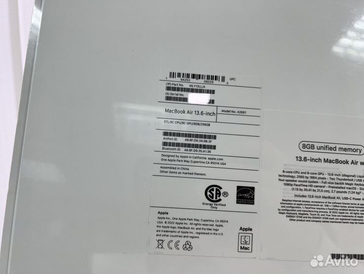 Hoвый MacBook Air M2 8/256 Gb +