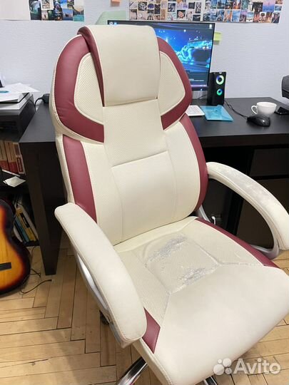 Кресло кожаное белое