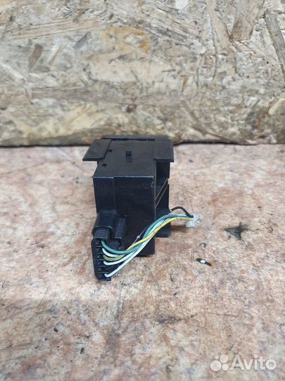 Кнопка аварийного сигнала Toyota Corolla E12 2001