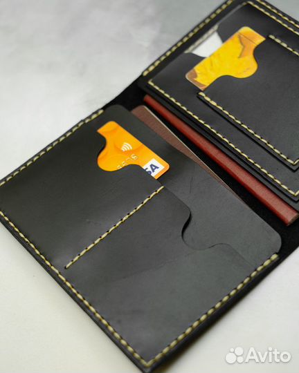 Обложка для паспорта из кожи с удобными отделами