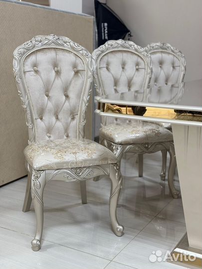 Кухонный стол и стулья