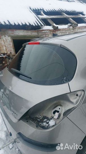 Peugeot 308 крышка багажника