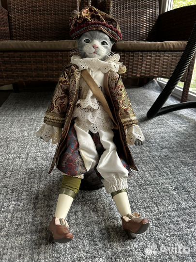 Игрушка из фарфора