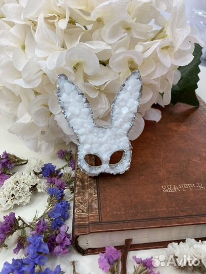 Брошь Маска