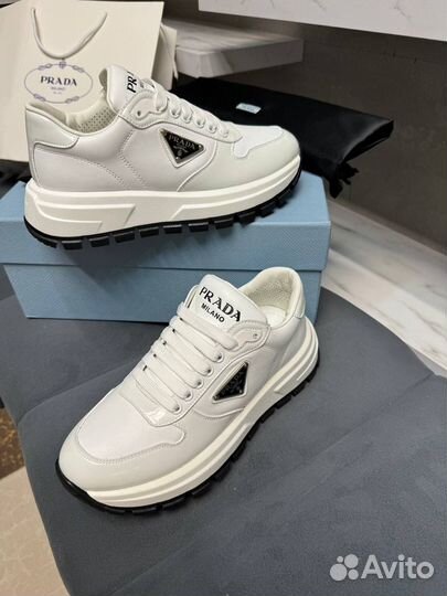 Кроссовки женские Prada белые