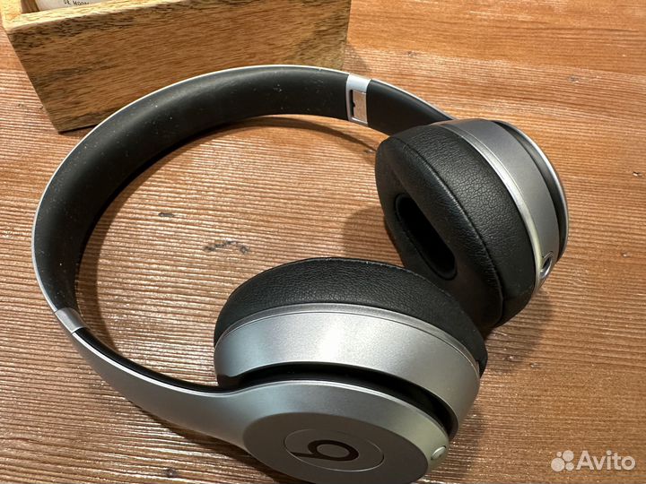 Наушники Beats Solo2 Wireless