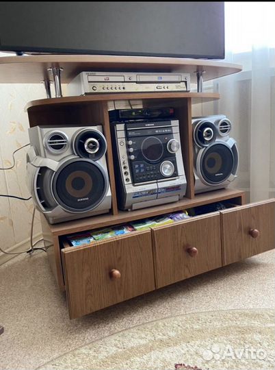 Полка под TV, аудио и видо центр