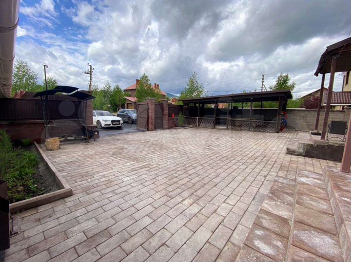 Дом 400 м² на участке 14 сот.