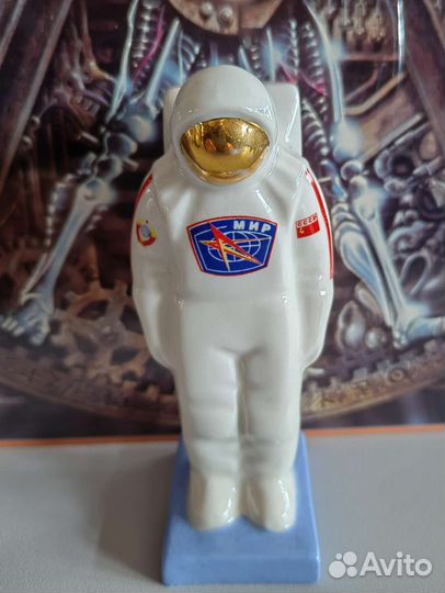 Космонавт фарфор