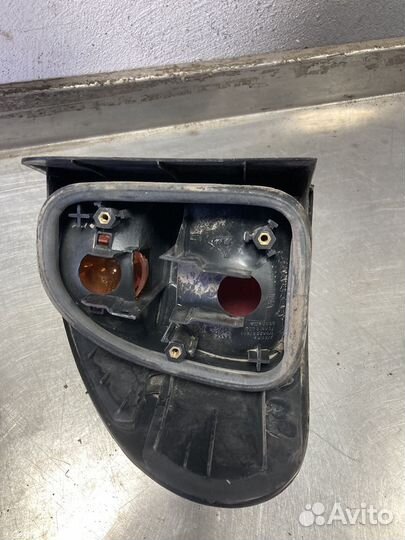 Задний правый фонарь renault laguna 1