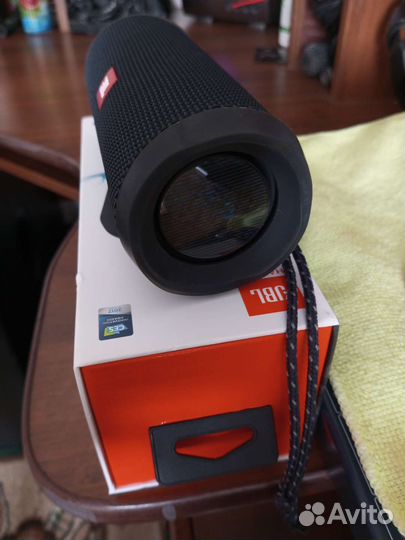 Портативная колонка jbl