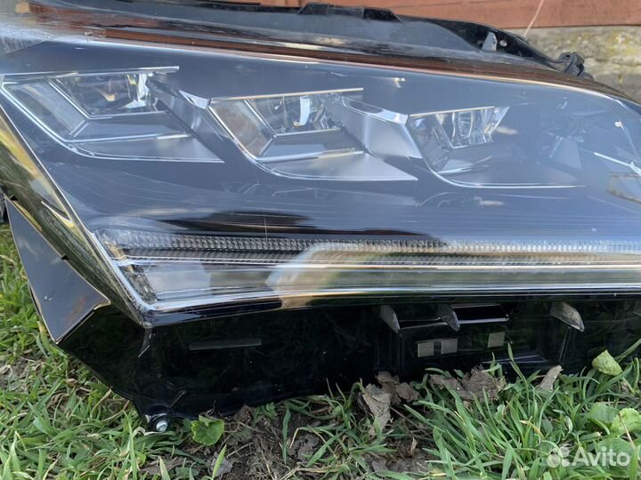 Передня фара Lexus RX