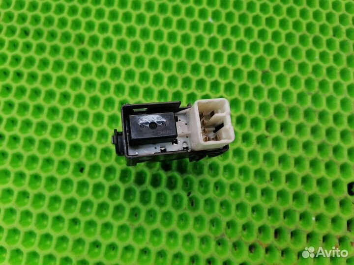 Кнопка стеклоподъемника тойота Марк JZX 110