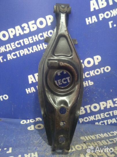 Задний правый рычаг Mercedes-Benz W202 седан 1995