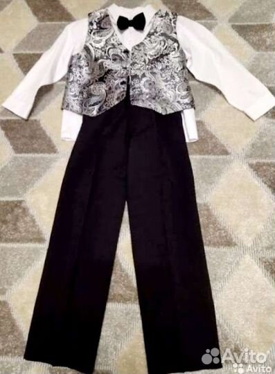 Нарядный костюм на мальчика на рост 110
