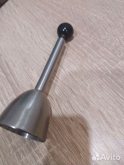 Приспособление для вскрытия яиц