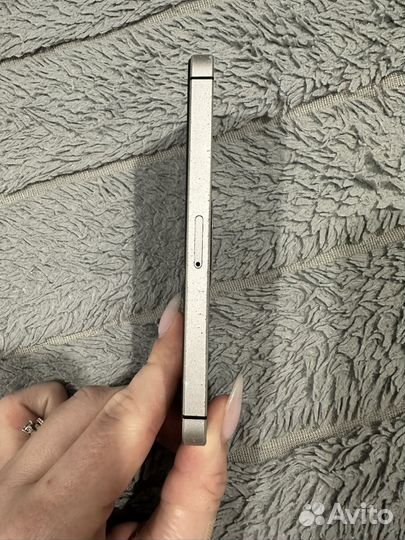 iPhone SE, 16 ГБ
