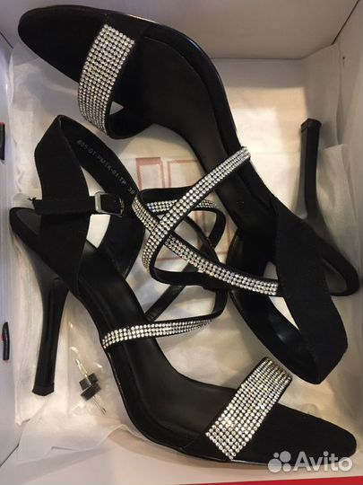 Босоножки на каблуке