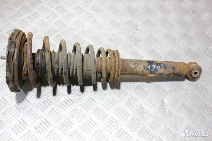 Амортизатор передний левый Nissan Primera 1996 200