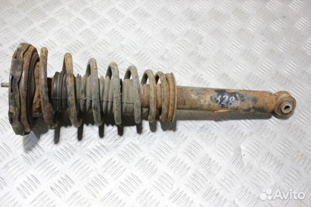 Амортизатор передний левый Nissan Primera 1996 200