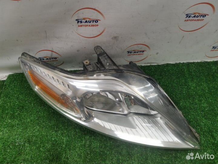 Фара галогеновая передняя правая Ford Mondeo 4
