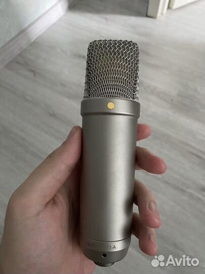 Студийный микрофон