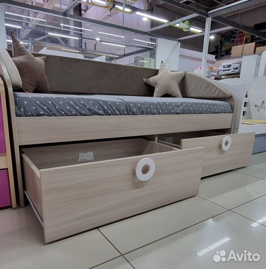 Детская кровать с мягкими элементами