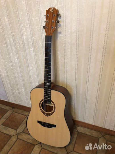 Акустическая гитара массив