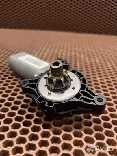 Моторчик регулировки высоты сиденья передний