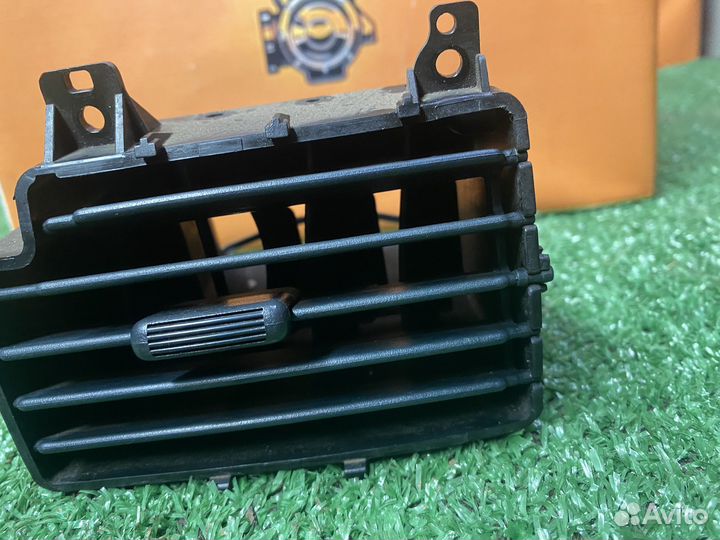 Дефлектор воздушный правый Nissan Almera classic