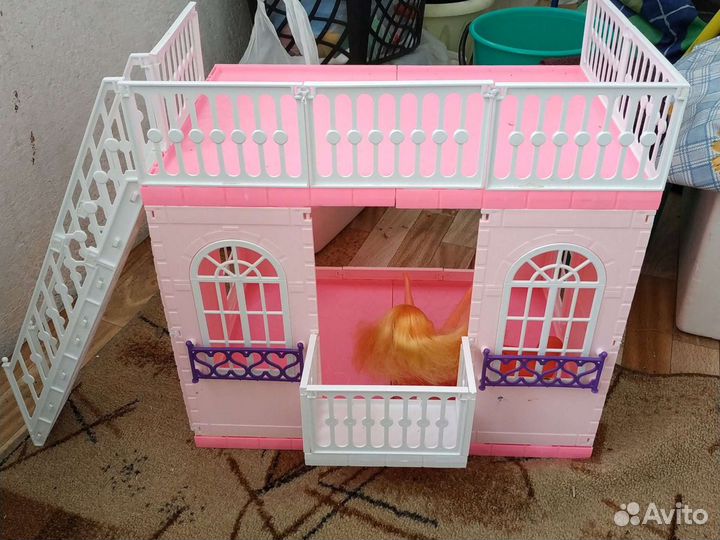 Кукольный дом + мебель + кукла