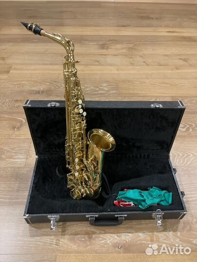 Саксофон Maxtone