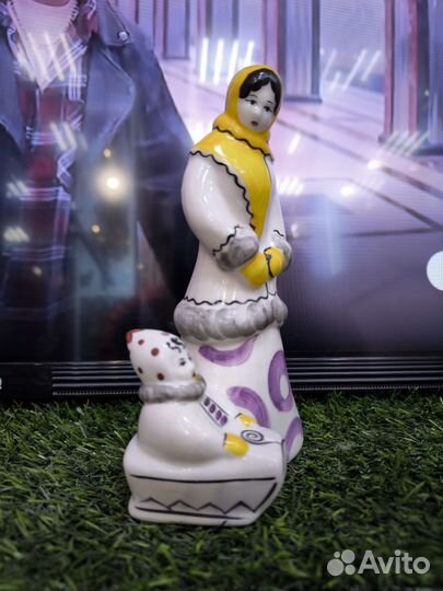 Фарфоровая статуэтка 
