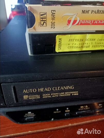 Видеомагнитофон, кассеты к нему