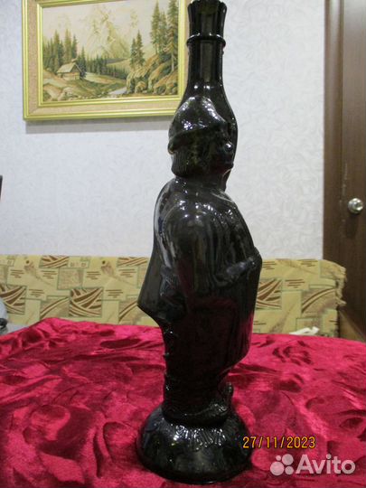 Редкая стеклянная бутылка