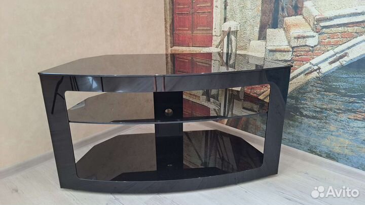 Стеклянная тумба под тв