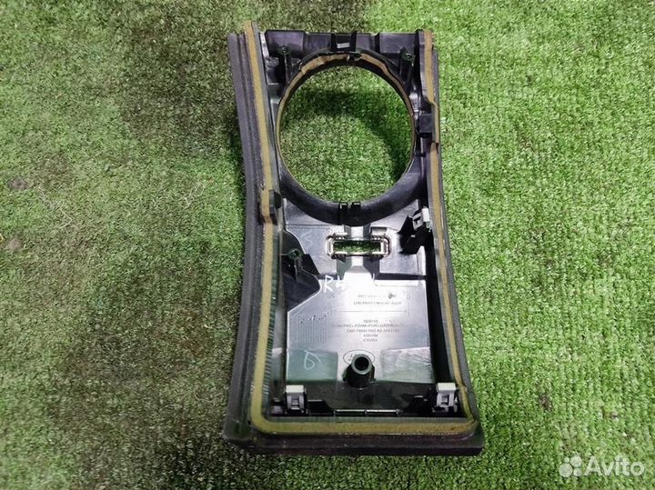 Накладка торпедо правая Land Rover Discovery 4 20