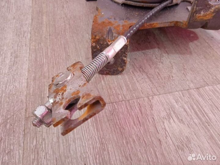 Рычаг стояночного тормоза Kia Sportage 2 G4GC 2010