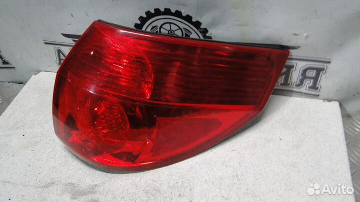 Фoнарь задний правый Tоyоtа Siеnnа 2 2007 3.5