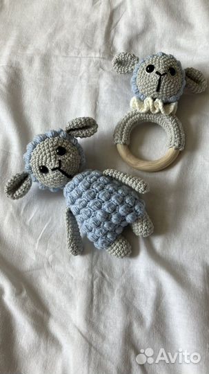 Набор Вязаная игрушка и погремушка зайка/мишка