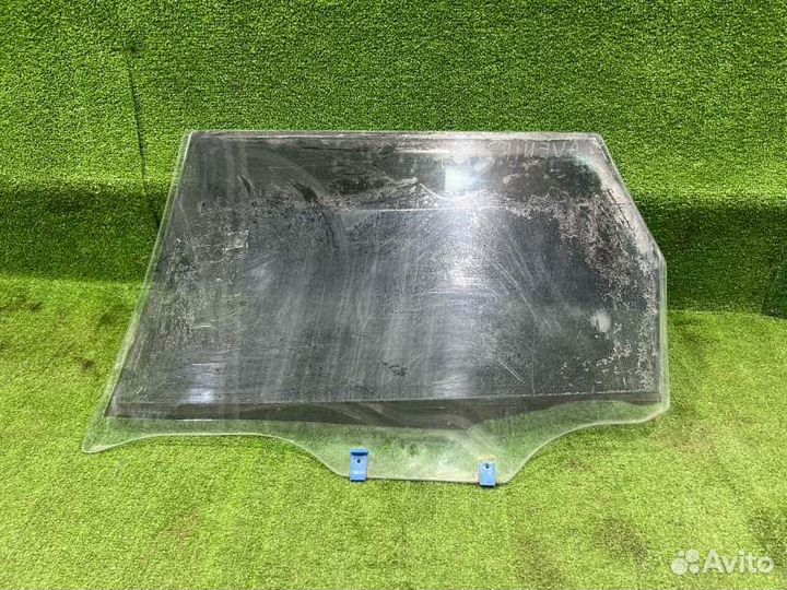 Стекло двери заднее правое Nissan Avenir 2000