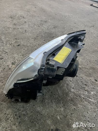 Правая фара Mitsubishi Pajero 4